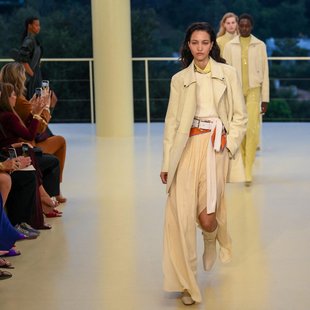 Hermès predstavil sanjsko kolekcijo, na modni pisti smo opazili tudi slovenski obraz