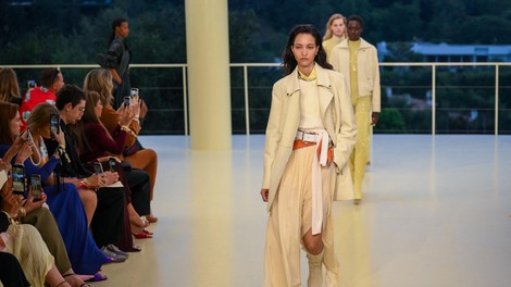 Hermès predstavil sanjsko kolekcijo, na modni pisti smo opazili tudi slovenski obraz