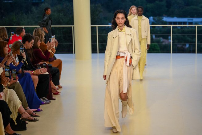 Hermès predstavil sanjsko kolekcijo, na modni pisti smo opazili tudi slovenski obraz