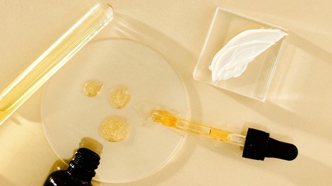 Podcenjena sestavina v negi kože: odpravlja temne lise, akne in pordelost, razkrivajo dermatologi