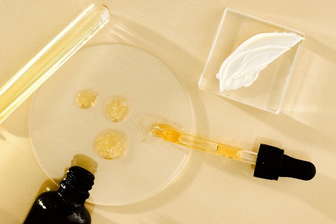 Podcenjena sestavina v negi kože: odpravlja temne lise, akne in pordelost, razkrivajo dermatologi