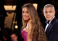 Pozabljeni trend se vrača v modo: Amal Clooney navdušila z eno najbolj elegantnih različic