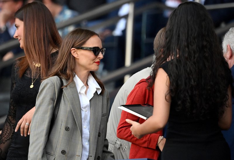 FIFA 2026 prinaša nov val nogometnih videzov: navdihnite se pri Victorii Beckham in Natalie Portman