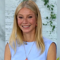 Pri 53 letih osupnila v kopalkah, vsi pa še vedno kritizirajo to njeno potezo: Gwyneth Paltrow pobegnila na Sardinijo