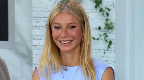 Pri 53 letih osupnila v kopalkah, vsi pa še vedno kritizirajo to njeno potezo: Gwyneth Paltrow pobegnila na Sardinijo