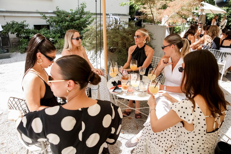 Črna in bela sta vedno v modi: Pokukajte v ekskluzivni Elle x NIVEA Black&White Brunch