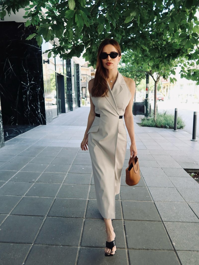 Severina delila fotografijo v obleki, ki izgleda preprosta, dokler je ne vidite od zadaj