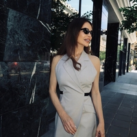 Severina delila fotografijo v obleki, ki izgleda preprosta, dokler je ne vidite od zadaj