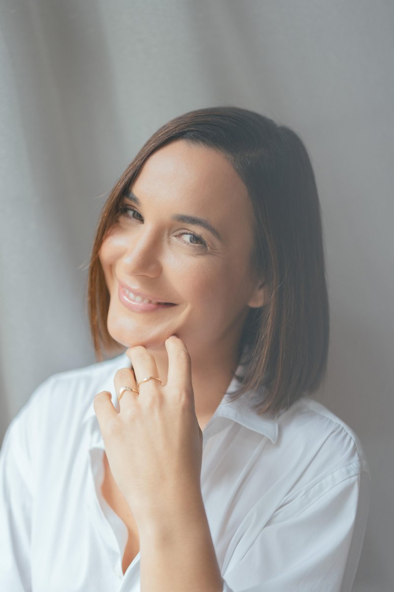 Nina Strnad predstavlja svoj prvi avtorski album z naslovom Iskreno