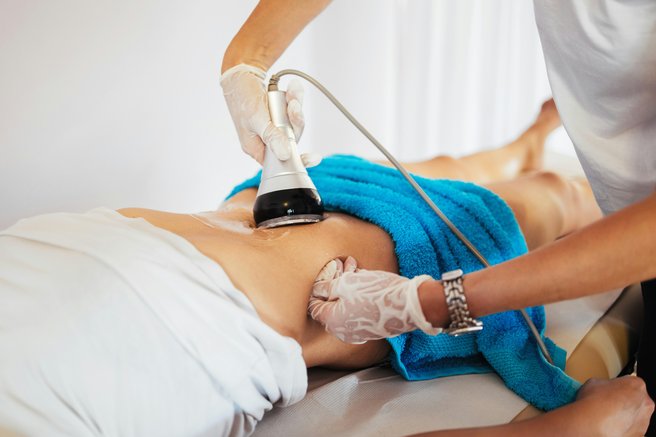 Preizkusila sem VelaShape: ali res zgladi celulit brez bolečin in okrevanja?
