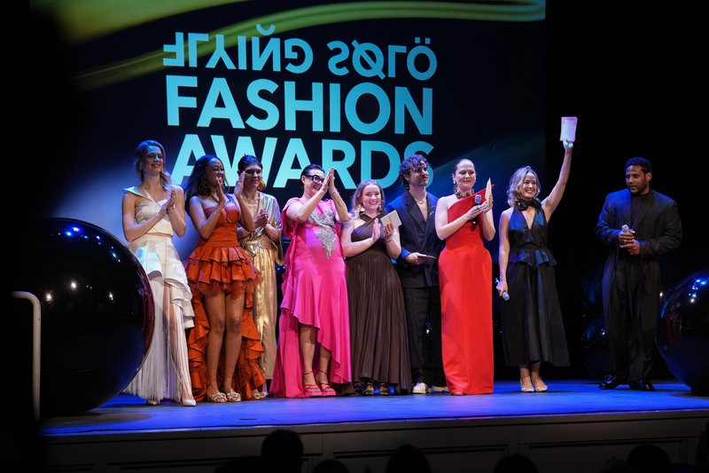 Podeljene Flying Solo Fashion Awards nagrade v ospredje končno postavljajo ustvarjalce, brez katerih moda ne bi obstajala