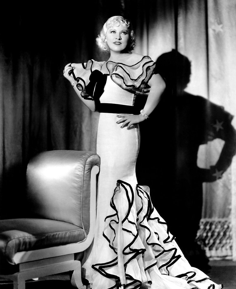 Elsa Schiaparelli: Inovatorka, ki je spremenila modo in jo pretvorila v umetnost