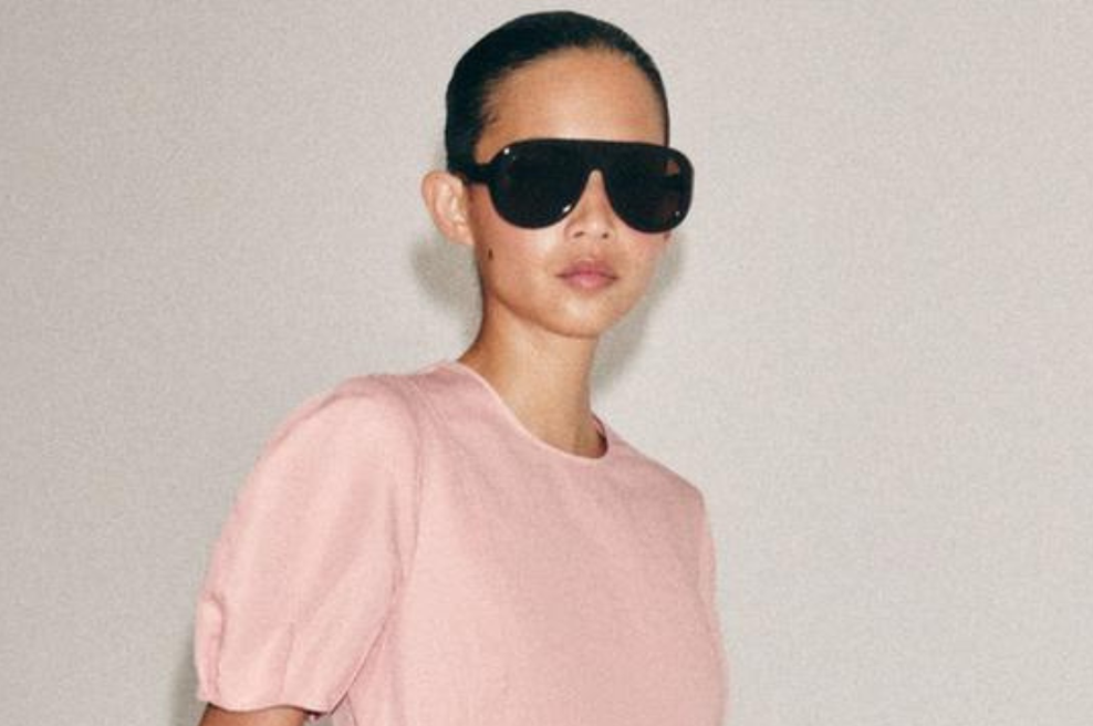 Kaj je na njej tako posebnega?! Zarin poletni kos, ki izginja s polic hitreje kot vroče žemljice (foto: www.zara.com/si)