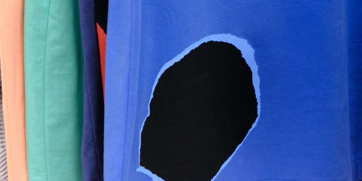 Slovenec na tednu mode v Parizu: novo kolekcijo Comme des Garçons krasijo kolaži Nejca Praha