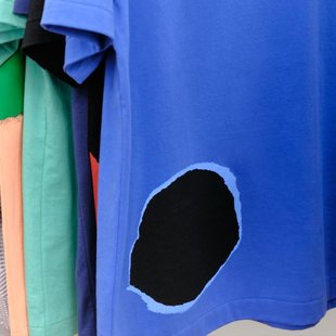 Slovenec na tednu mode v Parizu: novo kolekcijo Comme des Garçons krasijo kolaži Nejca Praha