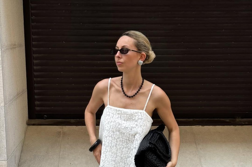 5 barv čevljev, ki jih to poletje kombiniramo z belimi hlačami (foto: instagram/@morganewaquez)