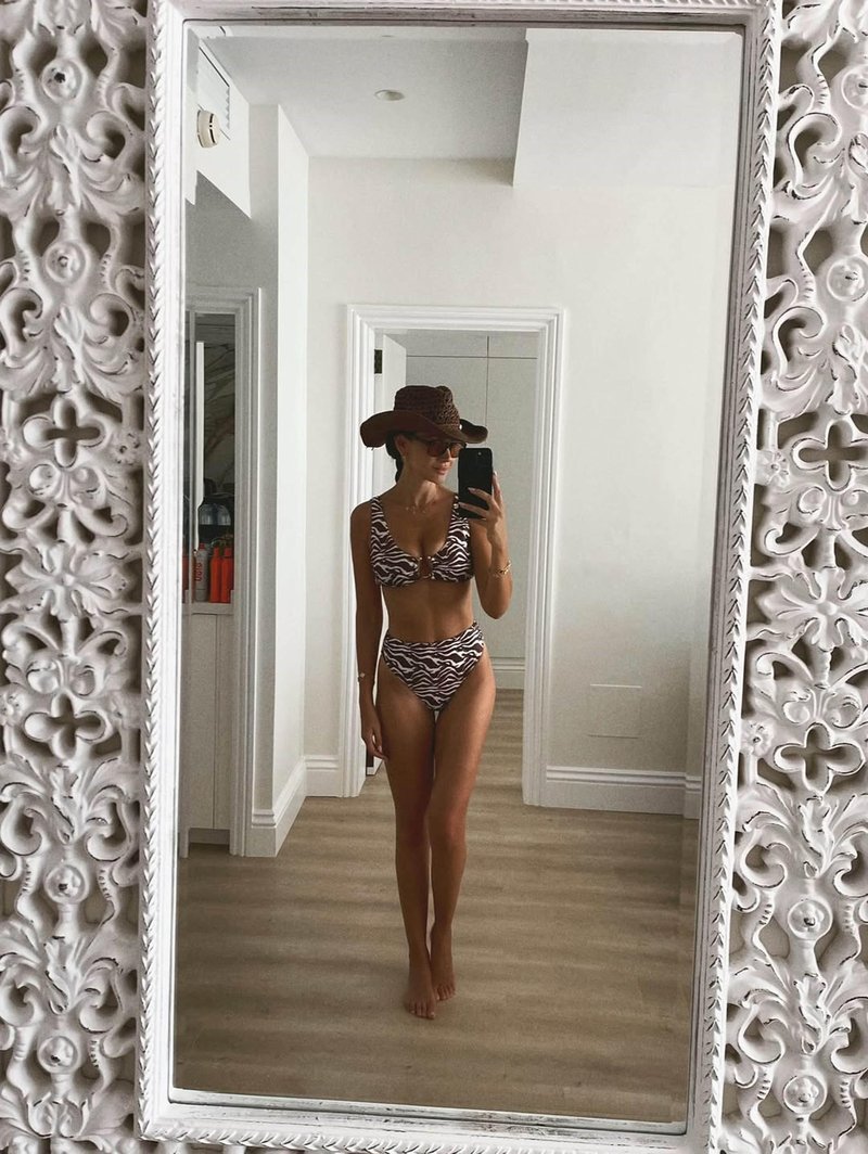 5 pravil za nošenje bikinija po 50. letu, s katerimi bo videti elegantno