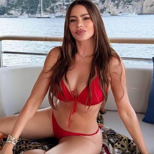 5 pravil za nošenje bikinija po 50. letu, s katerimi bo videti elegantno