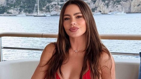 5 pravil za nošenje bikinija po 50. letu, s katerimi bo videti elegantno