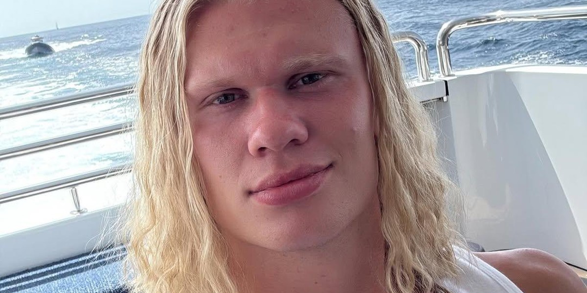 Kličejo ga Hermès lepotica: Erling Haaland na SP 2026 blesti z goli, izven igrišč pa preseneča s kolekcijo torbic