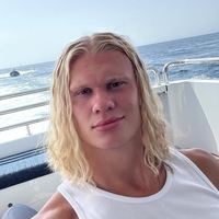 Kličejo ga Hermès lepotica: Erling Haaland na SP 2026 blesti z goli, izven igrišč pa preseneča s kolekcijo torbic