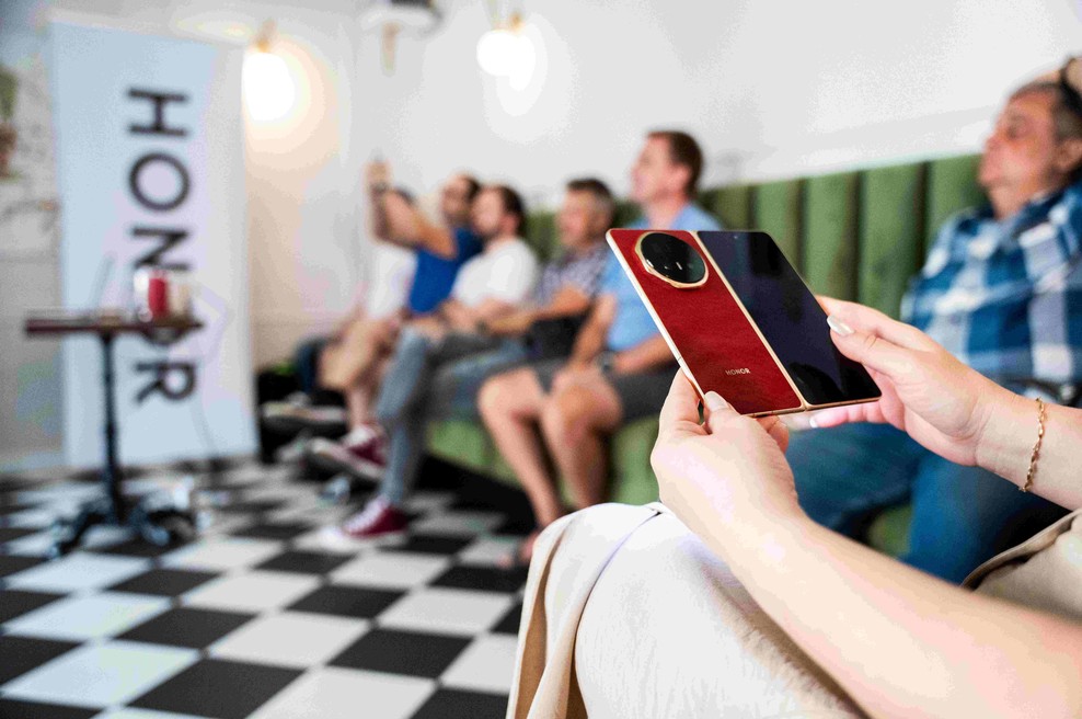 HONOR Magic V6 odslej tudi v Sloveniji (foto: HONOR)