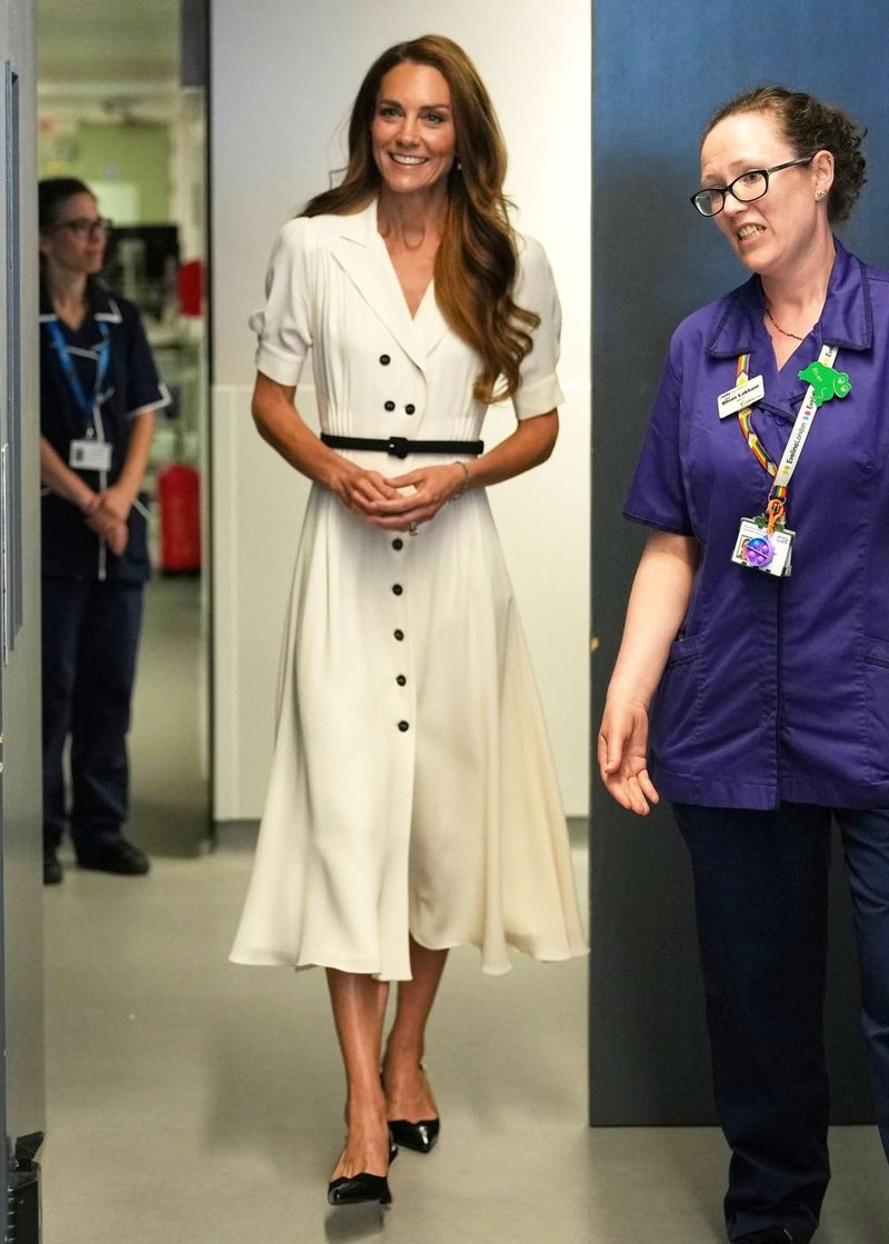 Kate Middleton bela poletna obleka
