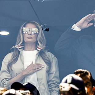 Melania Trump na finalu svetovnega prvenstva zablestela v športno šik kombinaciji