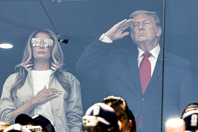 Melania Trump na finalu svetovnega prvenstva zablestela v športno šik kombinaciji