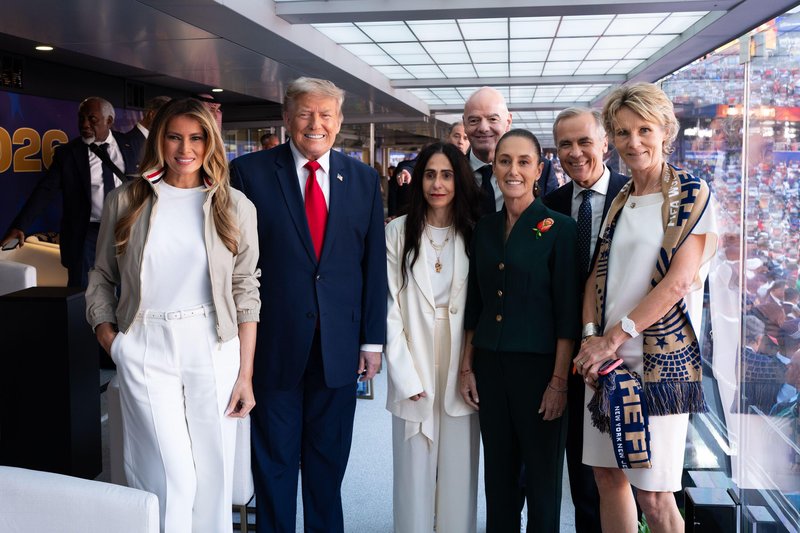 Melania Trump na finalu svetovnega prvenstva zablestela v športno šik kombinaciji