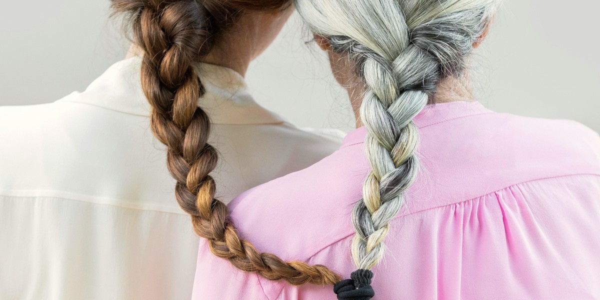 Bi to lahko povrnilo naravno barvo sivim lasem? Dermatolog razkriva novo raziskavo