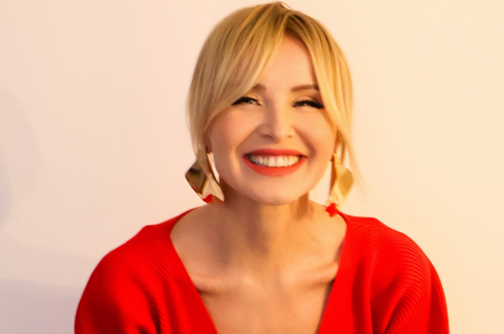 Danijela Martinović navdušila v poletni opravi, ki ji je pisana na kožo (našli smo podobne modele) (foto: instagram.com/danijelamartinovicofficial)