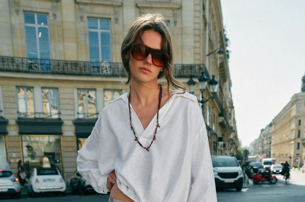 Zara ima nove hlače, ki na prvi pogled delujejo precej klasično (en detajl pa jih naredi res posebne) (foto: www.zara.com/si)