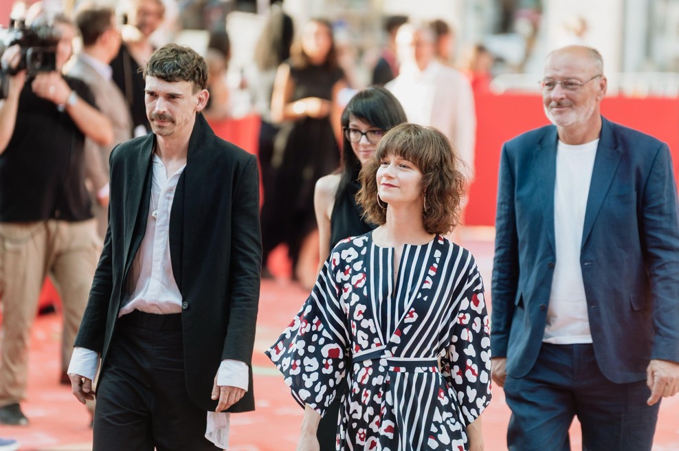 Vsi so se obračali za njo: naša znana igralka v Sarajevu zablestela v kreaciji slovenske oblikovalke (FOTO) (foto: Sarajevo Film Festival, (c) Obala Art Centar)