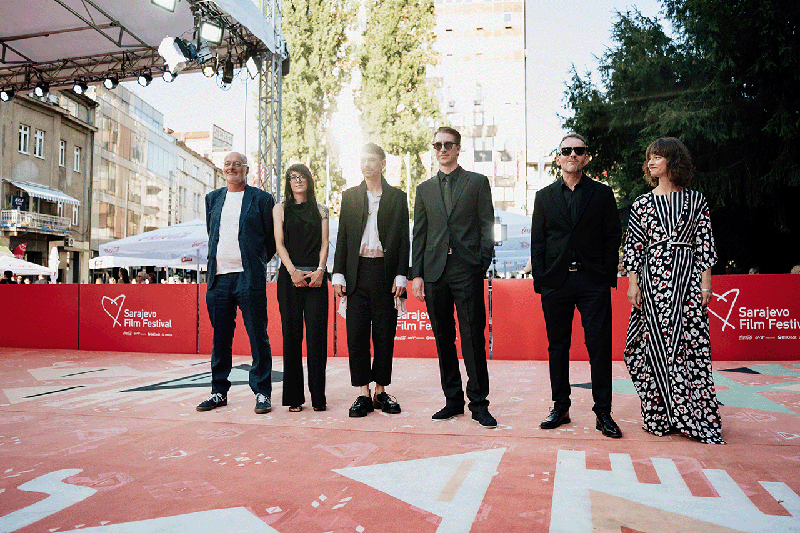 Ta stajling priznanega slovenskega igralca je bil v Sarajevu oklican za enega najboljših moških videzov letošnjega filmskega festivala!