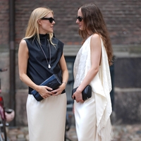 Ženske vseh generacij obožujejo te čevlje, ki podaljšajo noge