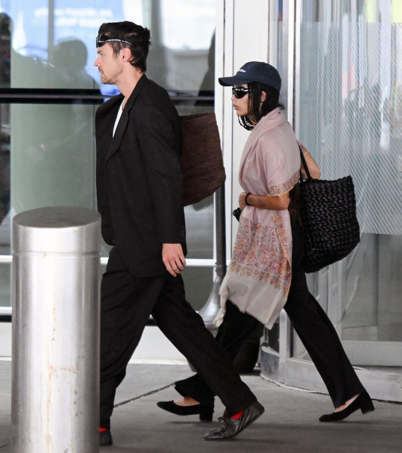Pozabljen kroj kavbojk se vrača na ulice, obožuje ga tudi Zoë Kravitz