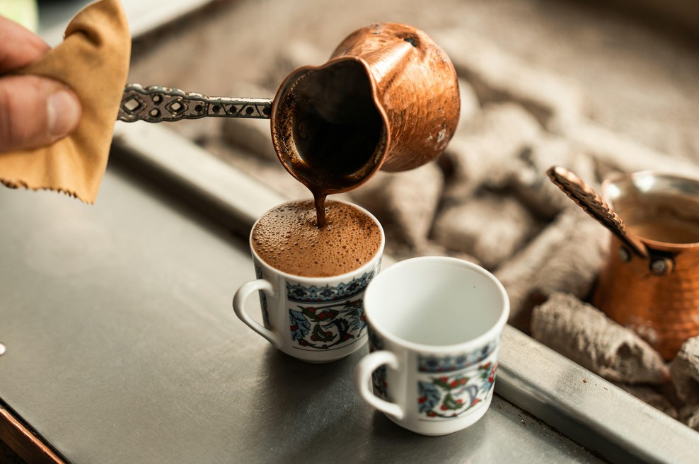 Kave nikoli ne stresite v vrelo vodo, če želite, da ima božanski okus (foto: Unsplash)
