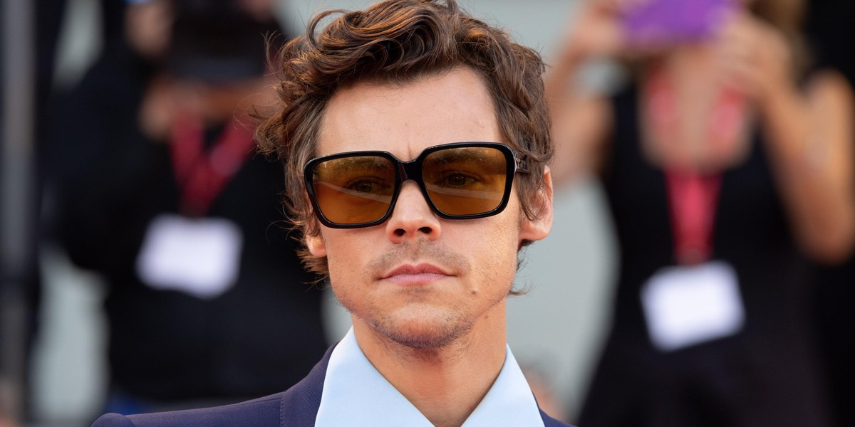 Harry Styles nosi srajco, ki jo dekleta najraje kradejo svojim fantom
