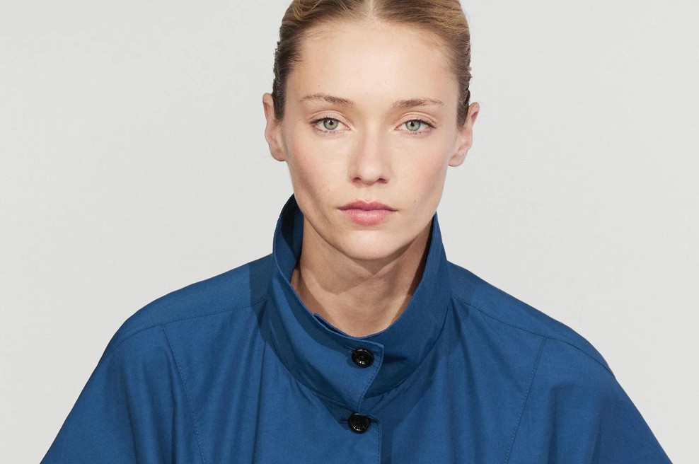 Ikonična jakna, ki smo jo oboževale lansko jesen, se je vrnila v novi barvi! (foto: Massimo Dutti)