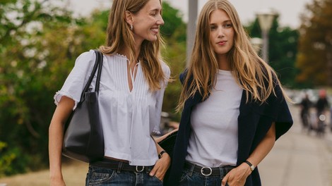 Birkenstock vstopa v boho obdobje: Kultni model dobil Etrovo preobrazbo