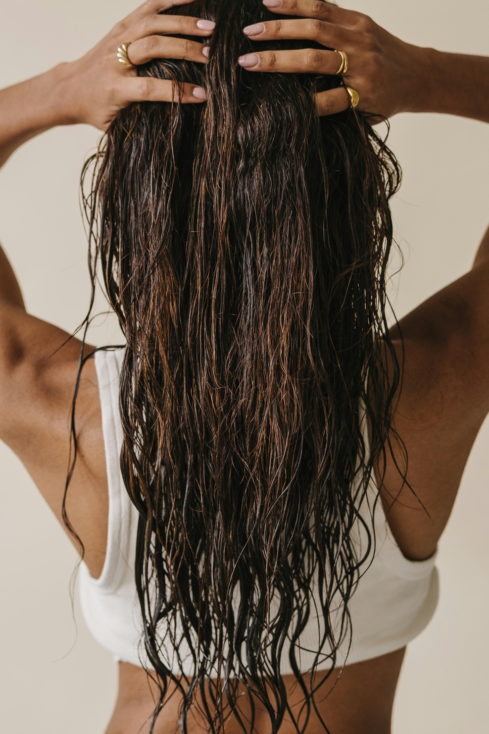 2 žlici te sestavine, ki jo imate v kuhinji, dodajte v šampon in učinek bo neverjeten (foto: Unsplash)