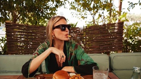 Burger King predstavil torbico, v katero gre en sam nugget (če sploh)