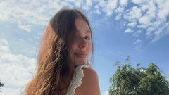 Dvojčka: Ljubezen se vrača po dveh praznih letih

Dvojčki, zadnji dve leti sta bili za vas polni razočaranj, še posebej na ljubezenskem področju. »Ljudje, do katerih ste gojili čustva, so vas morda globoko prizadeli, razočarali ali izdali,« je pojasnila Demure. »Toda ta mlaj odpira povsem novo, enoletno obdobje v vašem ljubezenskem življenju.«

Zdaj naj bi bili pripravljeni na zdrav in resen partnerski odnos. »Presegli ste travme in se naučili bolečih lekcij,« pravi astrologinja. Zaslužite si ljubečega partnerja in prav takšno osebo naj bi tudi našli. Ne glede na to, ali gre za nekoga iz vaše preteklosti ali osebo, ki jo boste šele spoznali, se pripravite na spremembe. Od tega trenutka naprej naj bi se vaše ljubezensko življenje močno spremenilo.