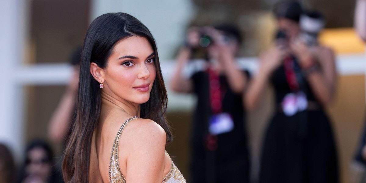 Kendall Jenner razkrila, katero kremo uporablja za napeto in sijočo kožo (stane manj kot 20 evrov)