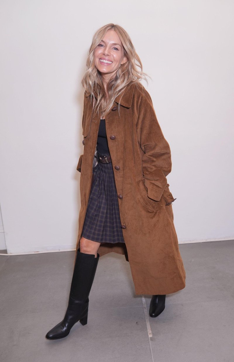 Sienna Miller je klasični balonar zamenjala z modelom, ki bo hit letošnje jeseni