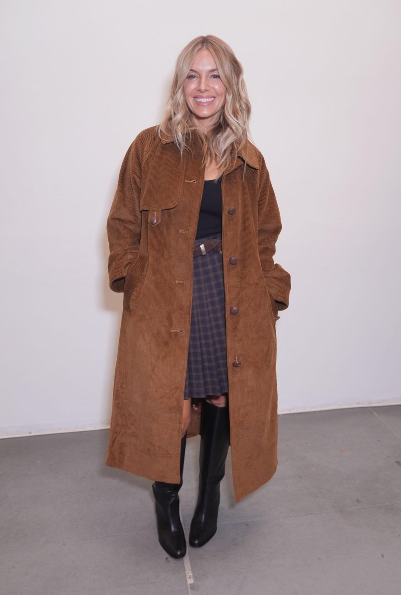 Sienna Miller je klasični balonar zamenjala z modelom, ki bo hit letošnje jeseni
