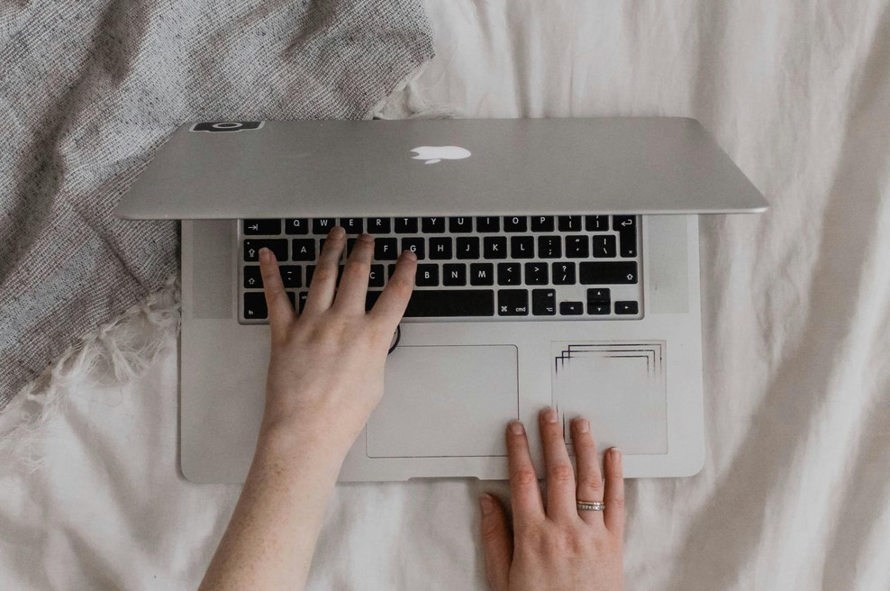 Kdaj umetna inteligenca preneha biti pomočnik in postane avtor? (foto: Unsplash)