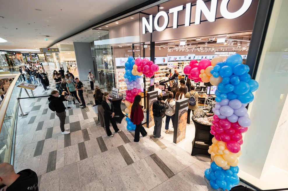 Gneča ob otvoritvi trgovine Notino (foto: Notino)