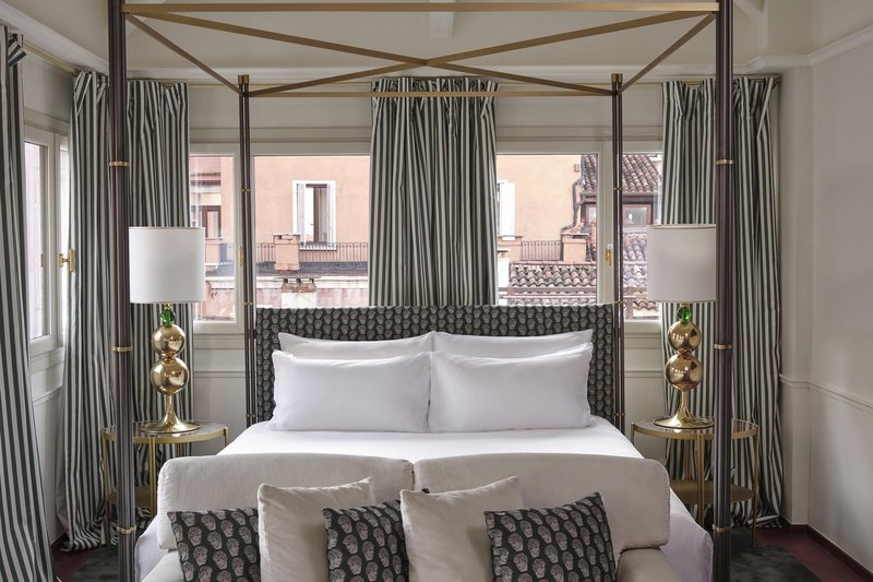Poglejte znotraj najlepšega beneškega hotela Hotel Violino D'Oro, ki velja za novo skrivnost Italijanov s petičnim okusom!